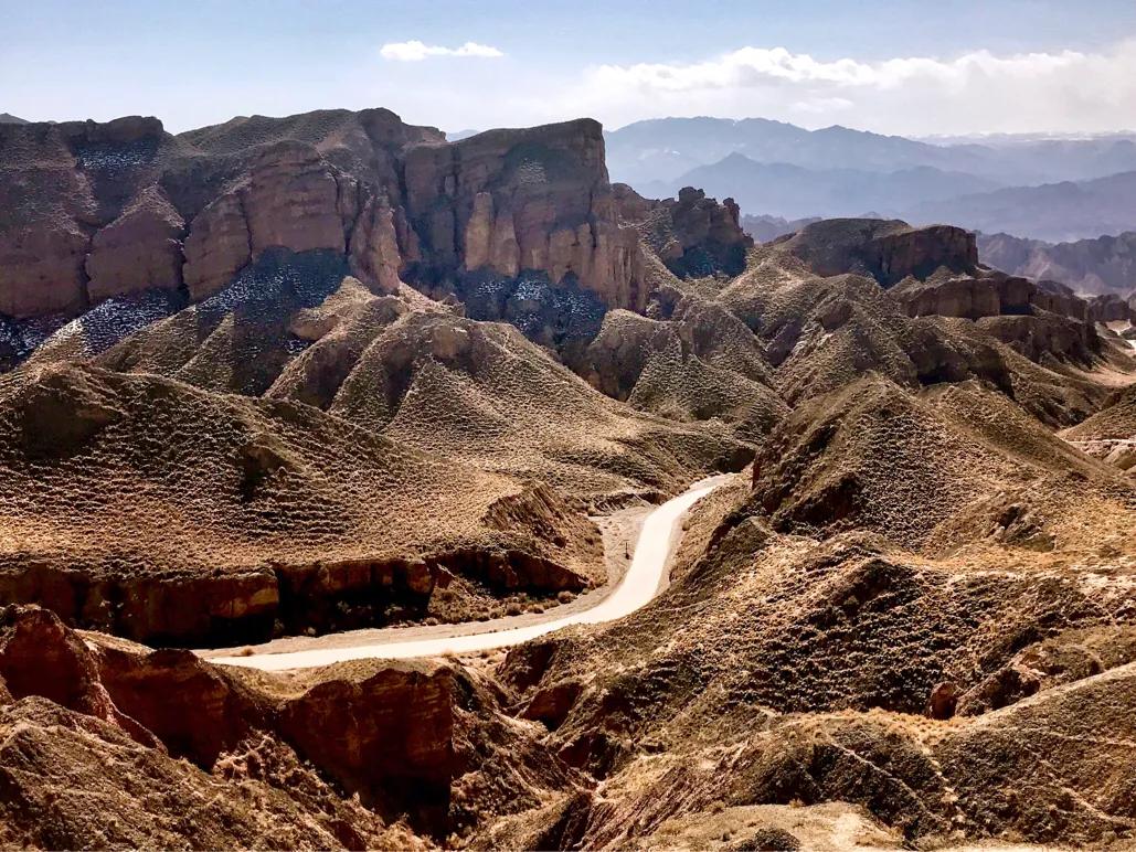 张掖除了丹霞冰沟外还有哪些景点,甘肃张掖冰沟丹霞银装素裹别样美