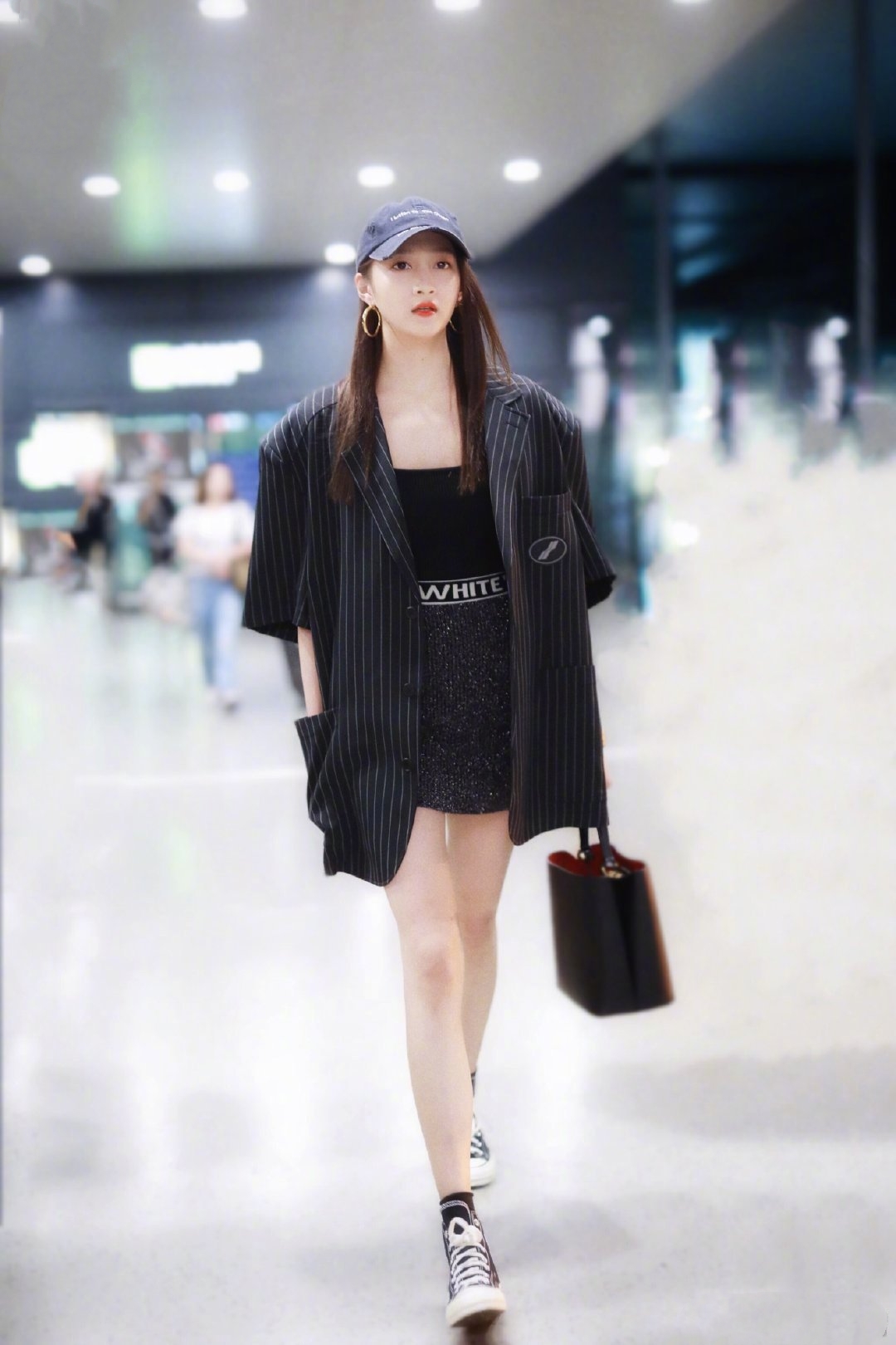 关晓彤穿露脐装秀身材照片,关晓彤穿露脐装秀身材