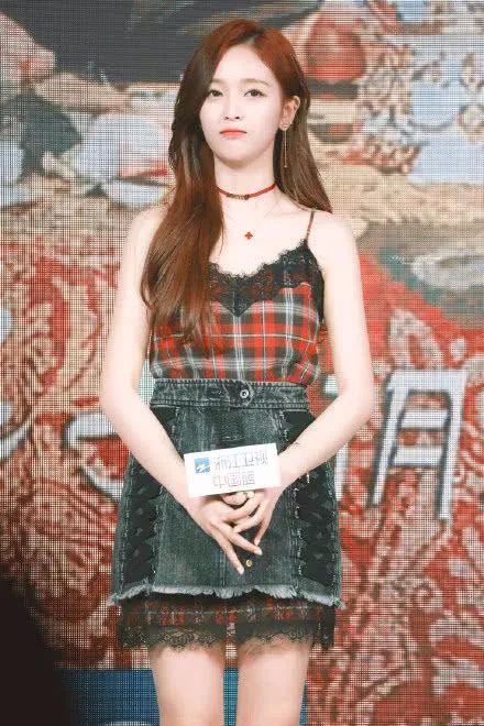 宅家里也要风情万种睡衣风格大赏,宅家好穿的睡衣简约又实穿