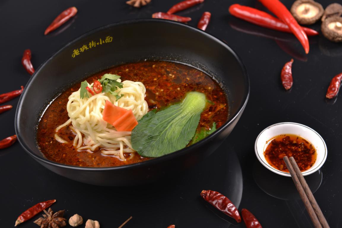 餐饮老板考虑的问题,餐饮直营好还是加盟好