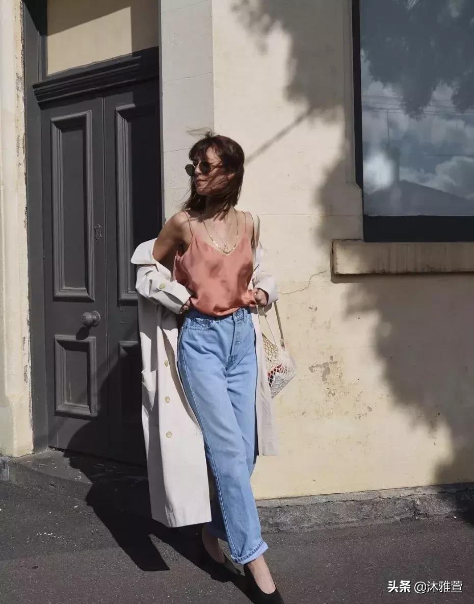 显瘦吊带直筒裤,你穿露肩吊带的样子