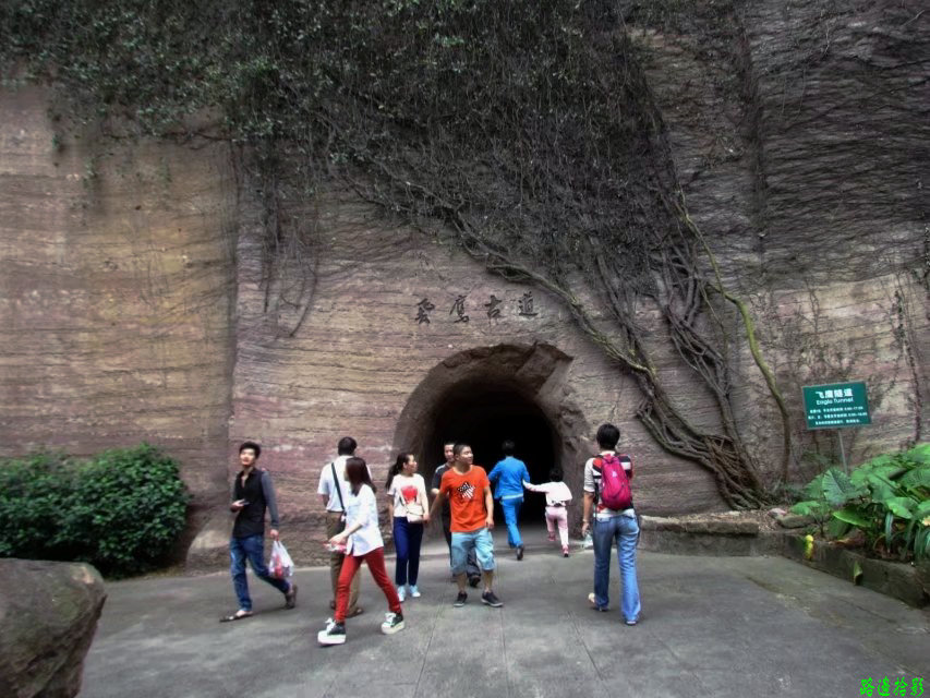 广州莲花山景点,岭南莲花山全景