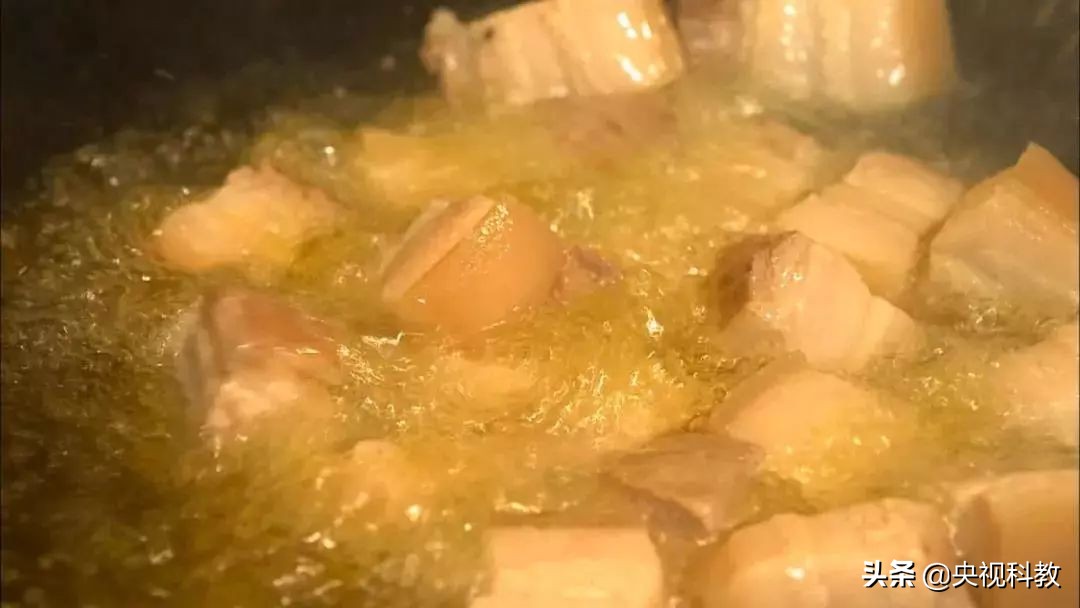 油锅着火不要慌,油锅起火时不正确的扑救方法