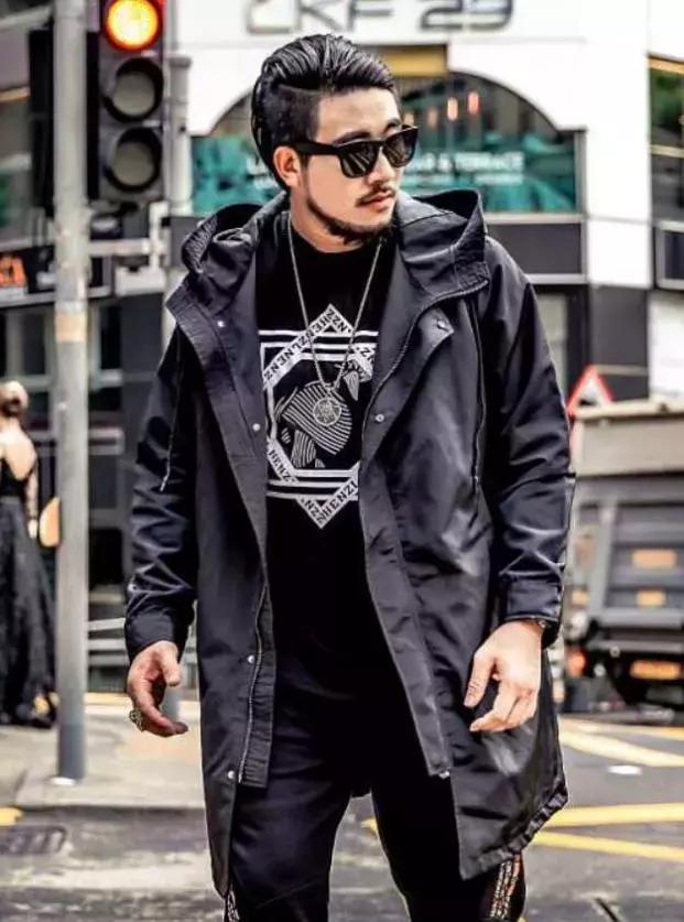 男士t恤穿大的好看吗,男士t恤怎么穿出时尚感