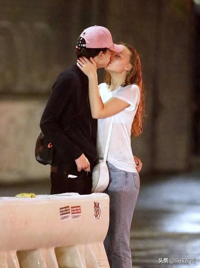 他差点成为杰克船长的女婿，95后天才演员的恋爱为何如此甜蜜？