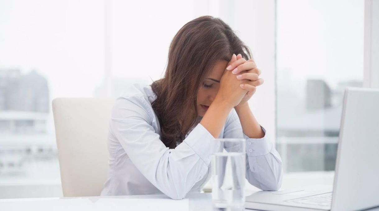 胎儿是怎么从产道生出来的,正常胎儿通过骨产道的过程