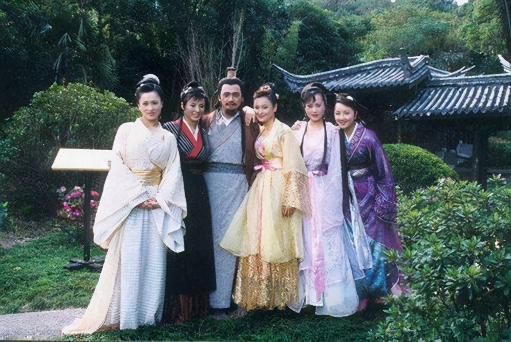 2本金庸武侠的续集小说，虽然是鱼目混珠，却比同人文好看许多