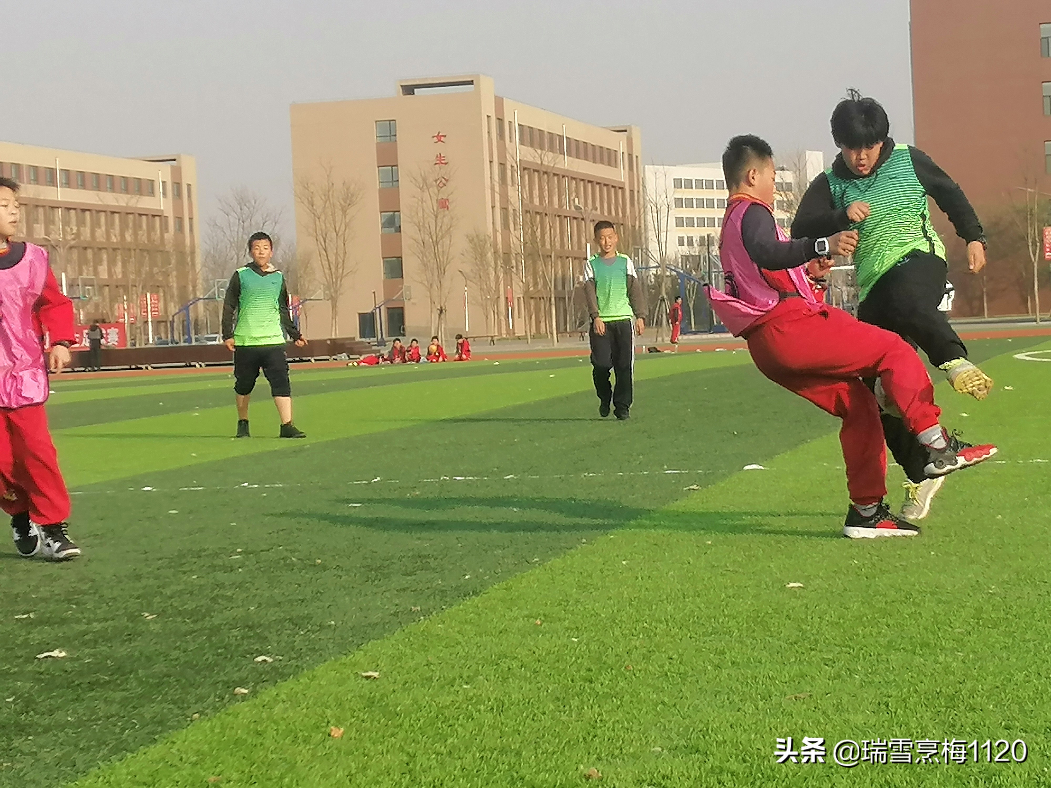 喜报校园足球冠军,小学足球比赛第一名喜报