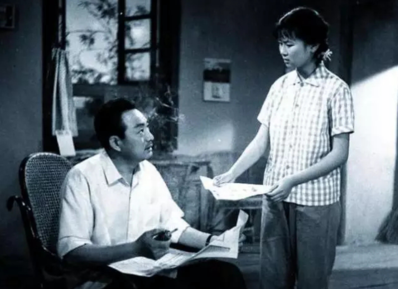 80年代著名女演员，与达式常周里京同获金鹰奖，息影多年近况如何