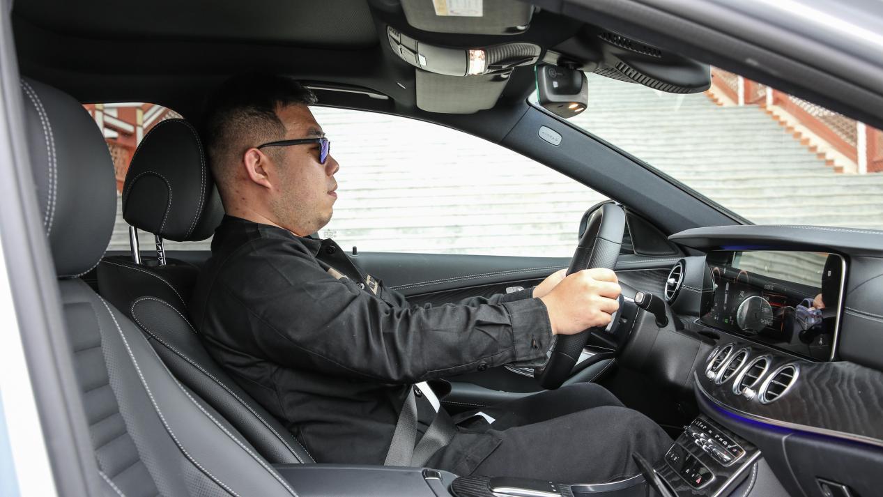 牛x摩托车评测,奔驰e260l2024款最新款动力试驾