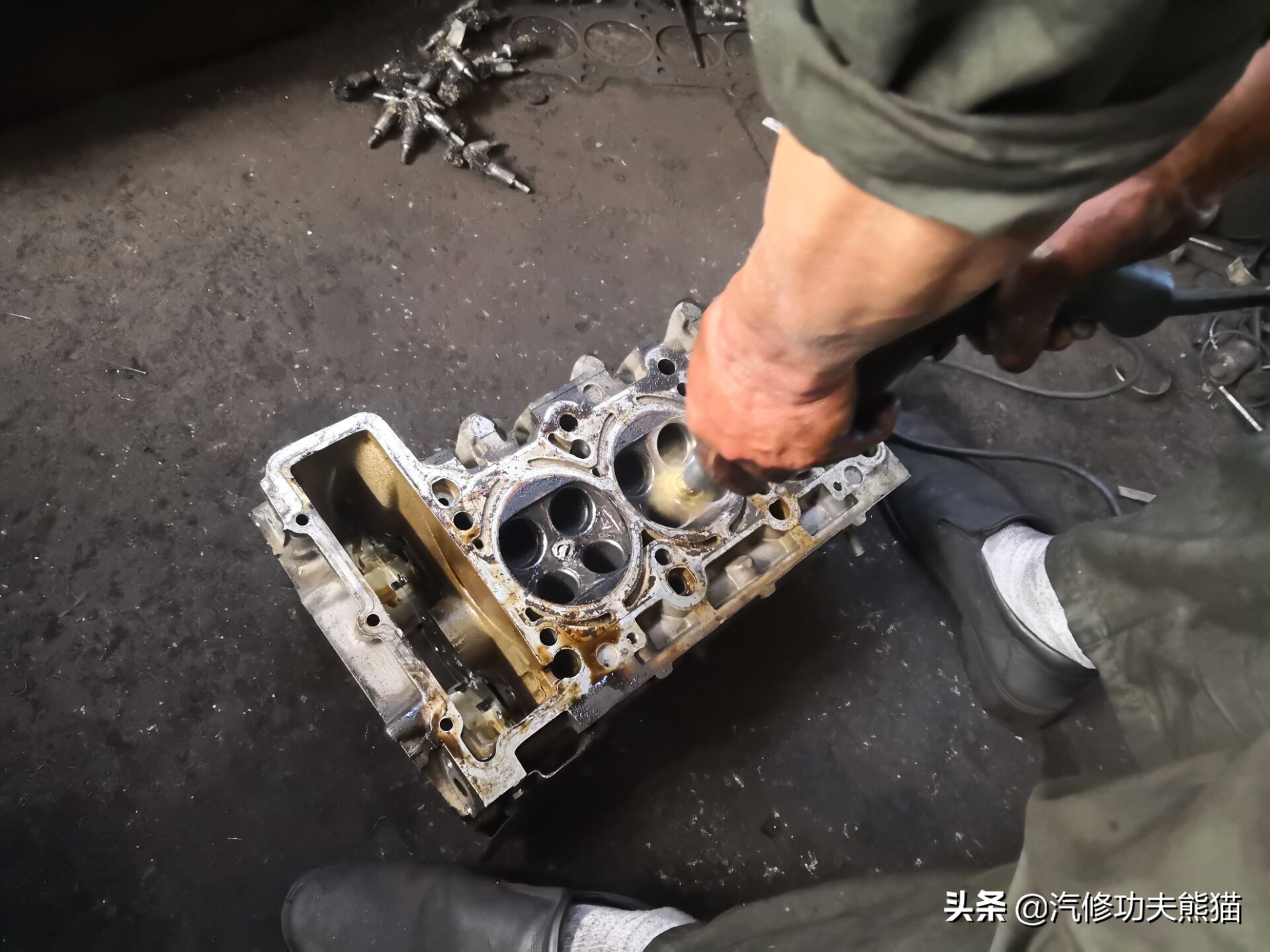 奥迪a6l2.4免拆烧机油处理靠谱吗,奥迪a6l2.4烧机油大修注意事项