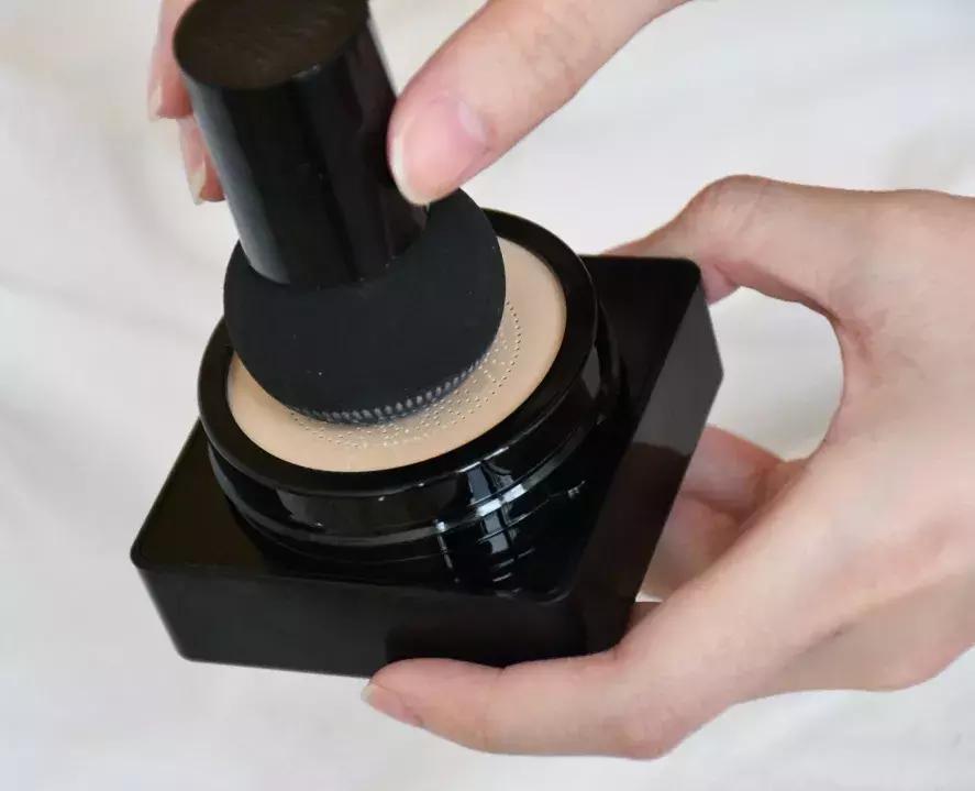 12小时不脱妆保湿提亮遮瑕,春夏妆容持久不脱妆的秘密