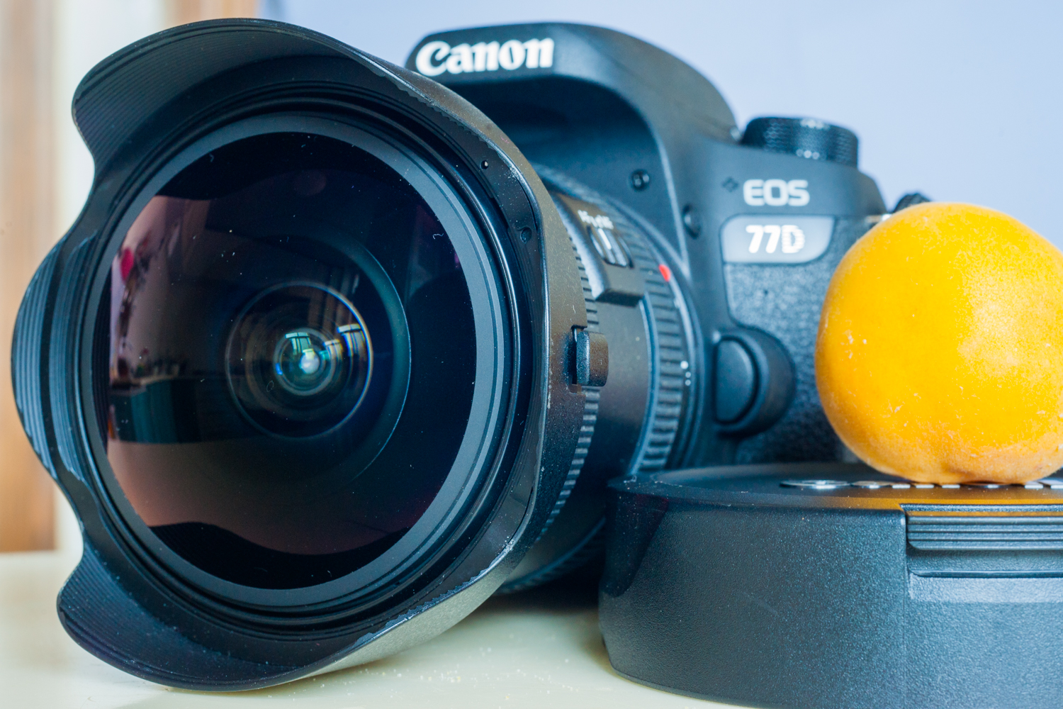 佳能eos77d单反相机机身,佳能eos77d对比苹果手机