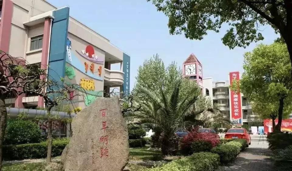 一年招生200人,一年招生最多的学校