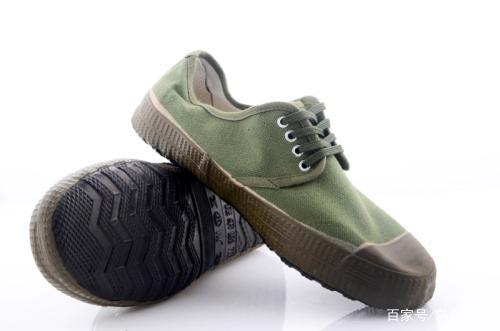 小时候的足球鞋,小时候的足球训练专用鞋