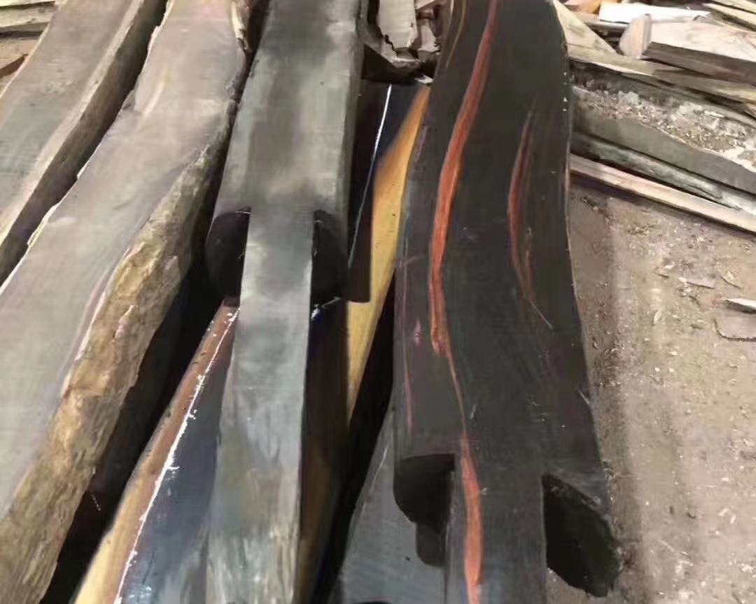 老挝大红酸枝是国标红木吗,红木和大红酸枝有什么区别