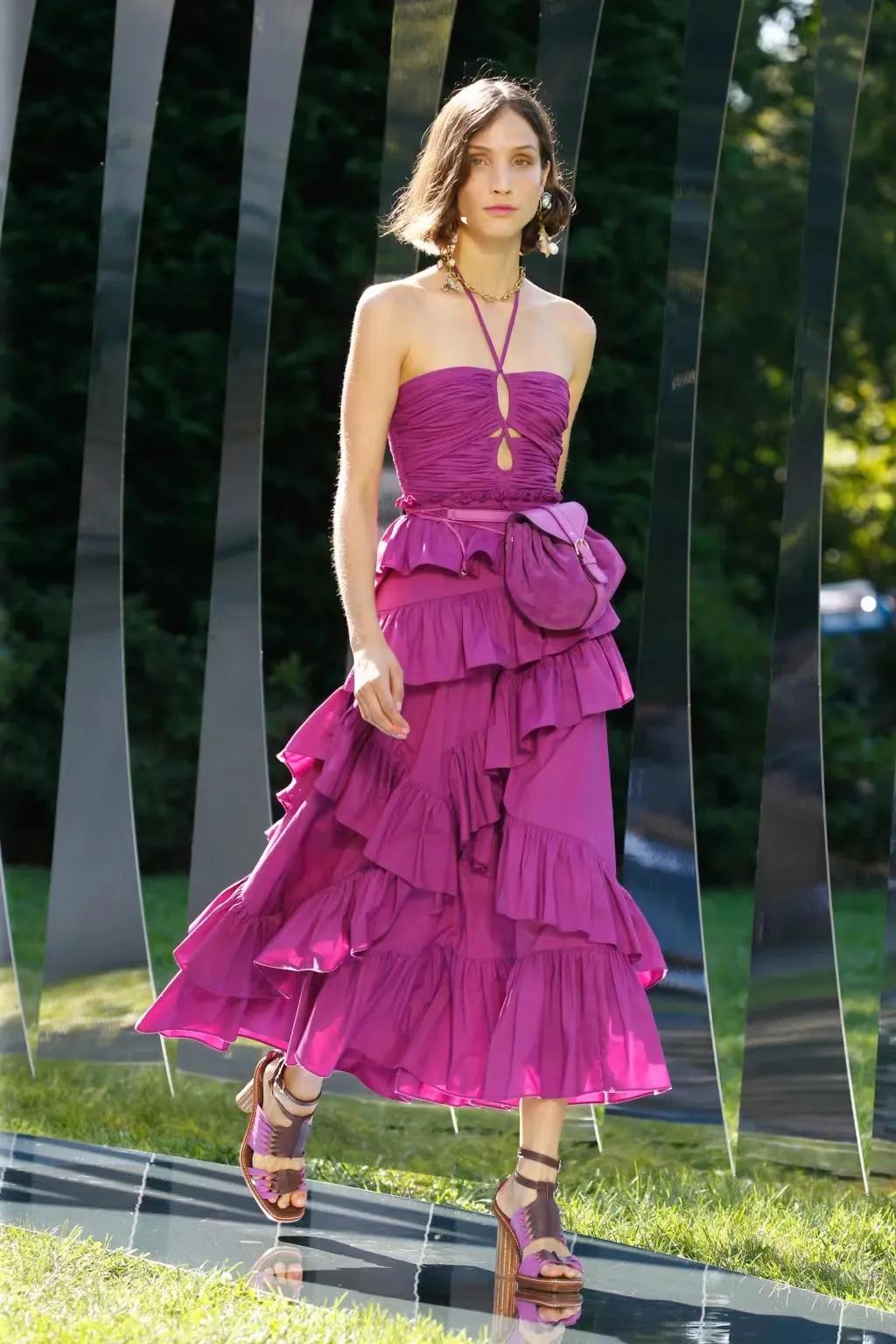 美到犯规的春装,2022春夏潘通发布流行色