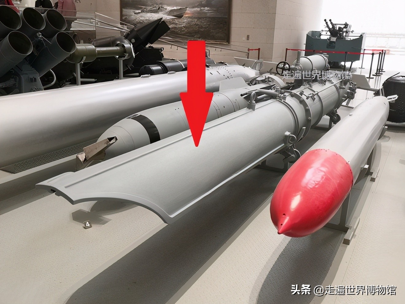 现代军舰装备舰炮,军事博物馆导弹展览品