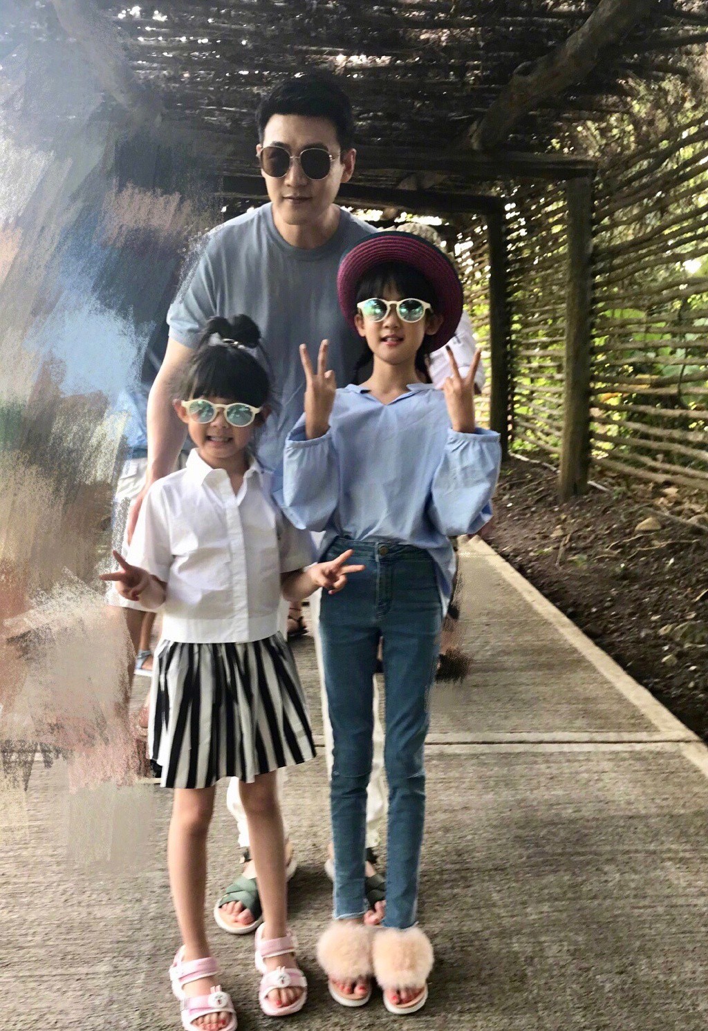 陆毅两女儿穿毛衣,陆毅女儿穿的裙子