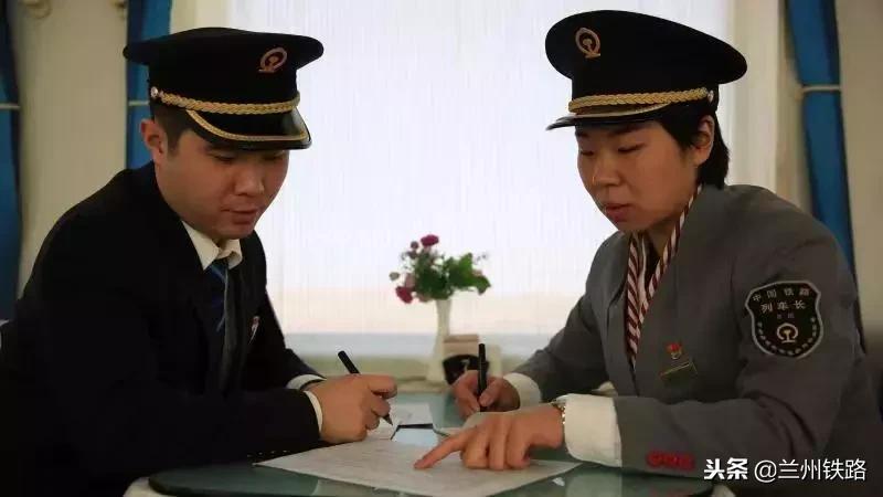 中国铁路制服发展史的图片,中国铁路制服发展历程