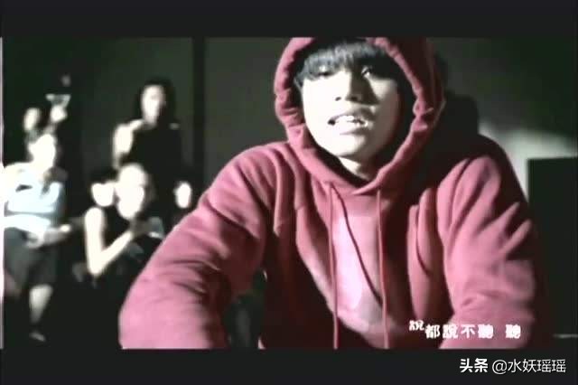 杰伦从出道到现在的照片,杰伦有多喜欢奶茶