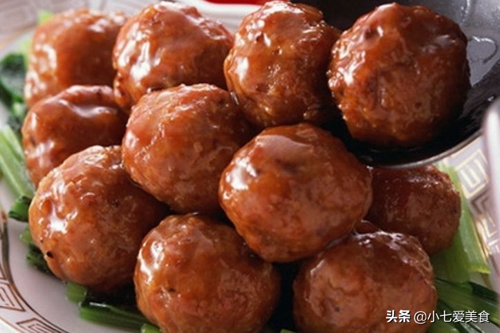 红烧狮子头怎么烧最好吃不要辣,不知道吃什么好时可吃红烧狮子头