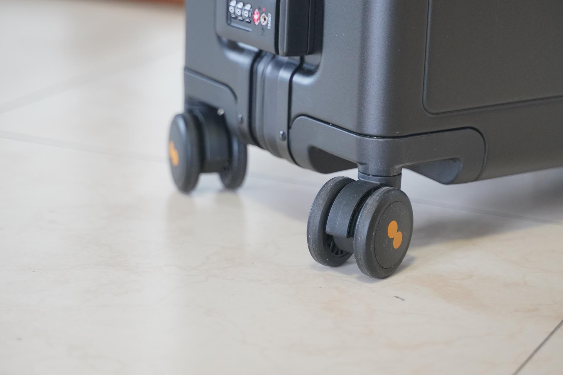 地平线8铝镁合金拉杆箱,地平线拉杆箱和elle拉杆箱哪个好