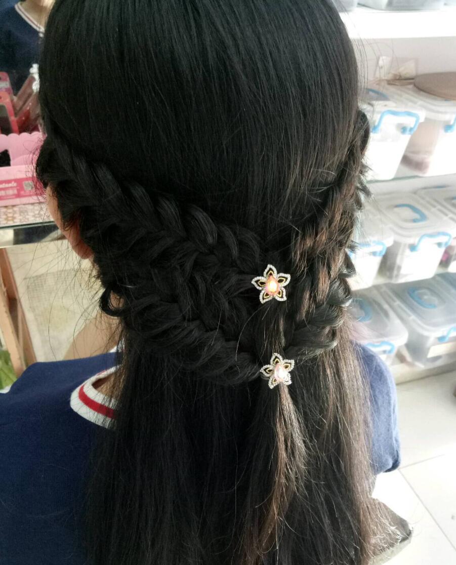 时尚新潮小公主发型扎法图,怎么扎可爱的又美丽的公主发型