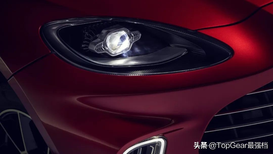 阿斯顿马丁dbx皮卡,邦德阿斯顿马丁