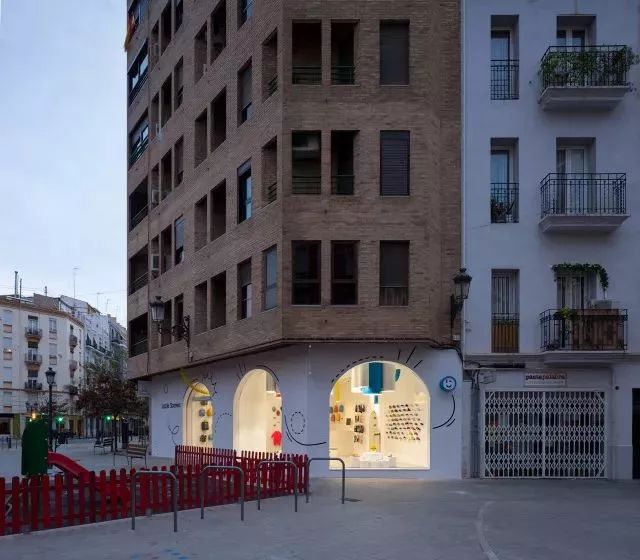 85、90后的妈妈最爱带孩子逛的童装店竟然是这样？