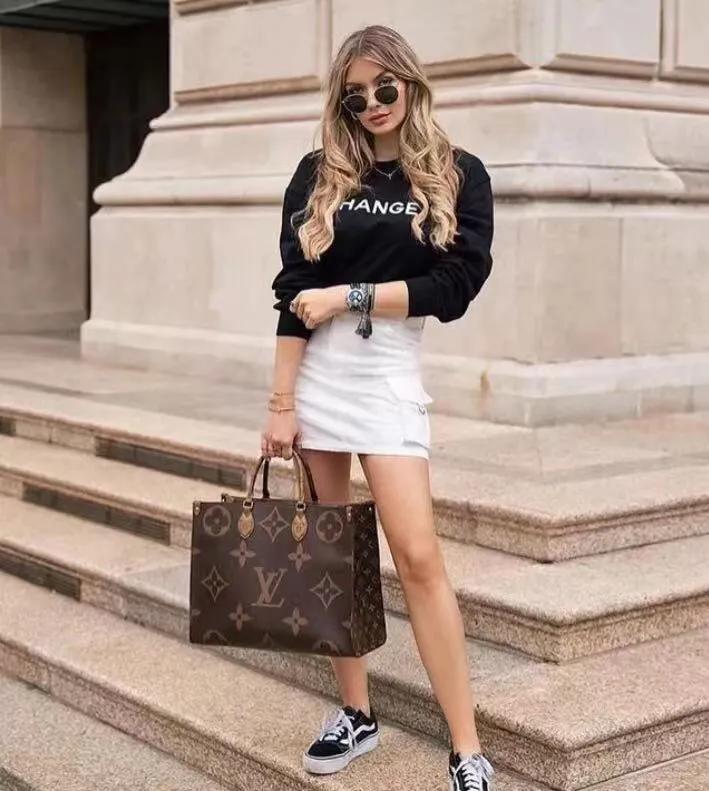 秋冬都适用的包包推荐,包包秋冬适合咖啡色还是卡其色