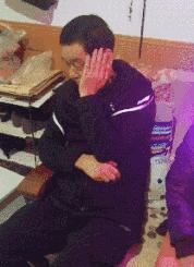 搞笑打电话说尴尬的私事,假装打电话幽默搞笑段子