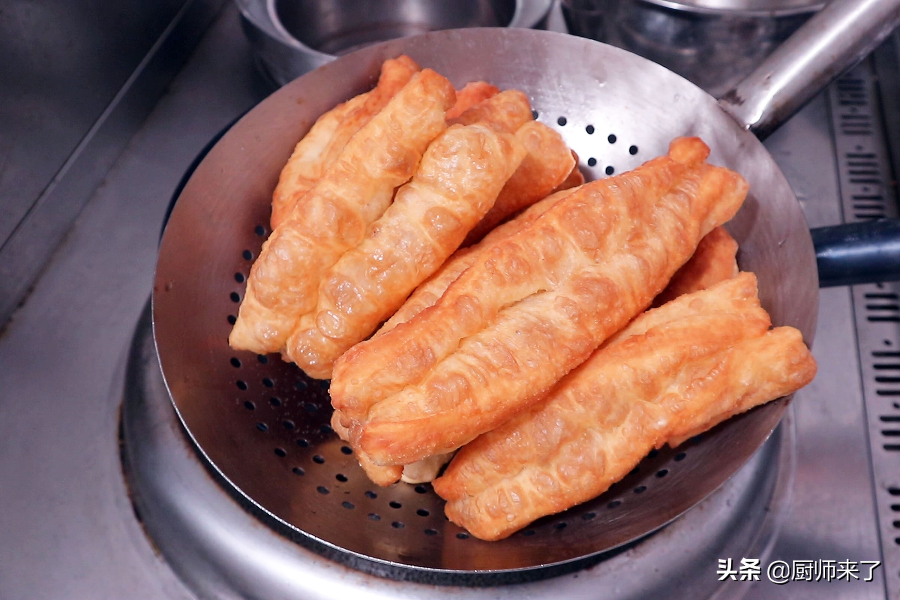 油条发面怎么发才松软,油条面太筋道拉不开往回缩怎么办