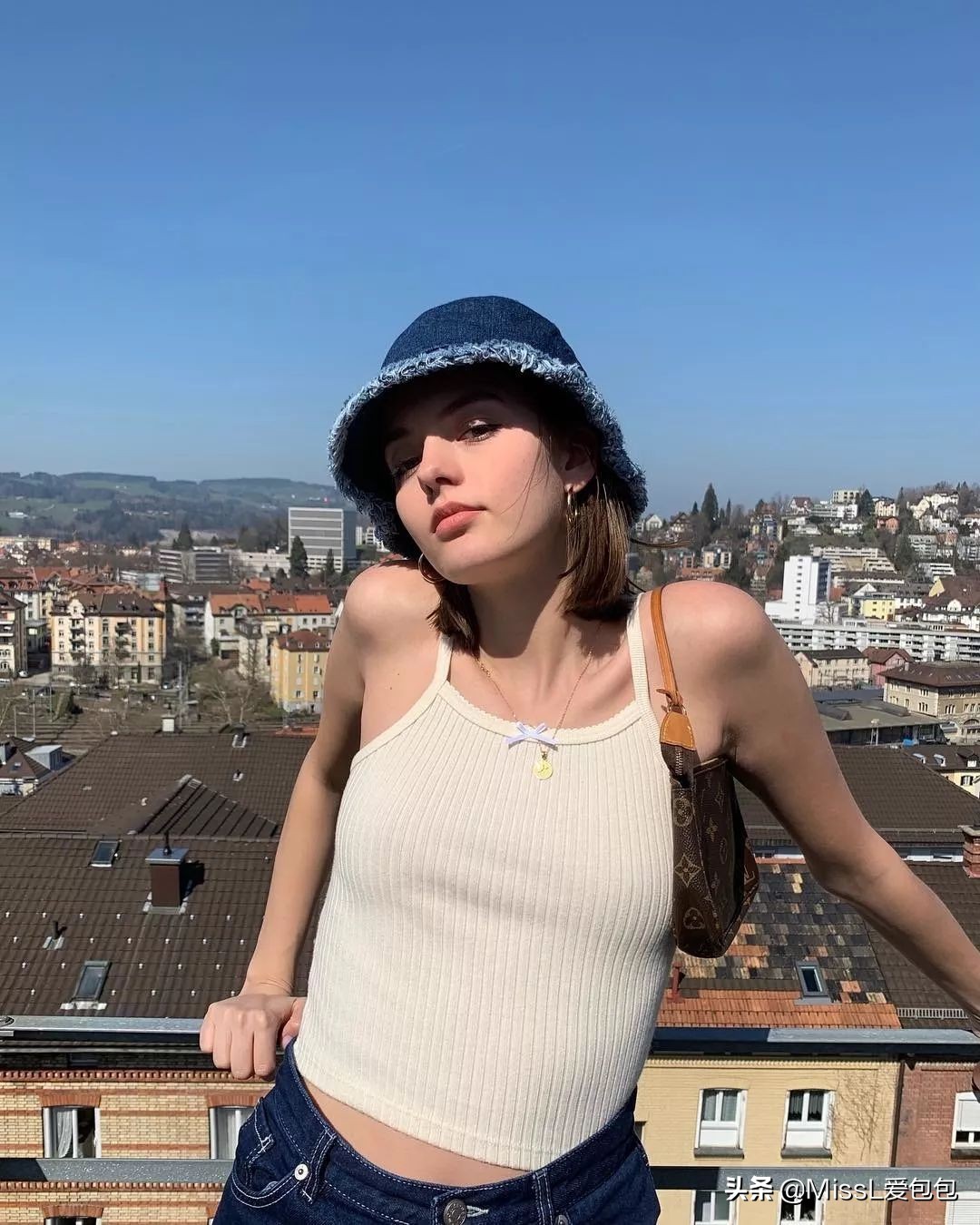 有哪些手袋既经典又时髦呢,时髦氛围感的必备单品迷你手袋