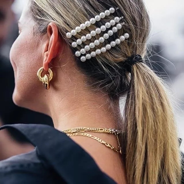 能把头发卷起来的发饰怎么戴,可以让两边头发蓬松起来的发饰