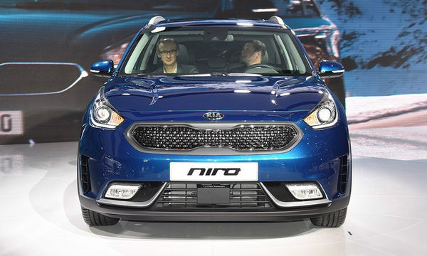 起亚极睿新款,2020款起亚极睿混动版海外实拍