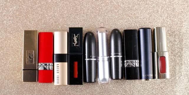 买口红被专柜推荐色号忽悠了,买支口红几百块还说色号不对