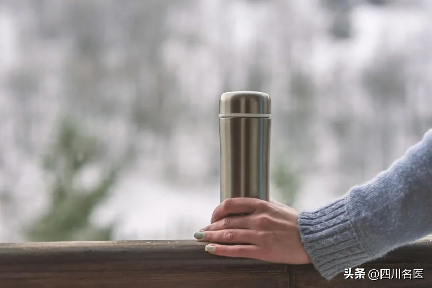 保温杯爆炸女孩,保温杯炸伤眼球