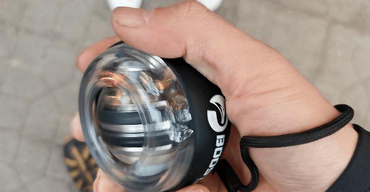 搬砖累了活动一下筋骨,搬砖别忘了运动