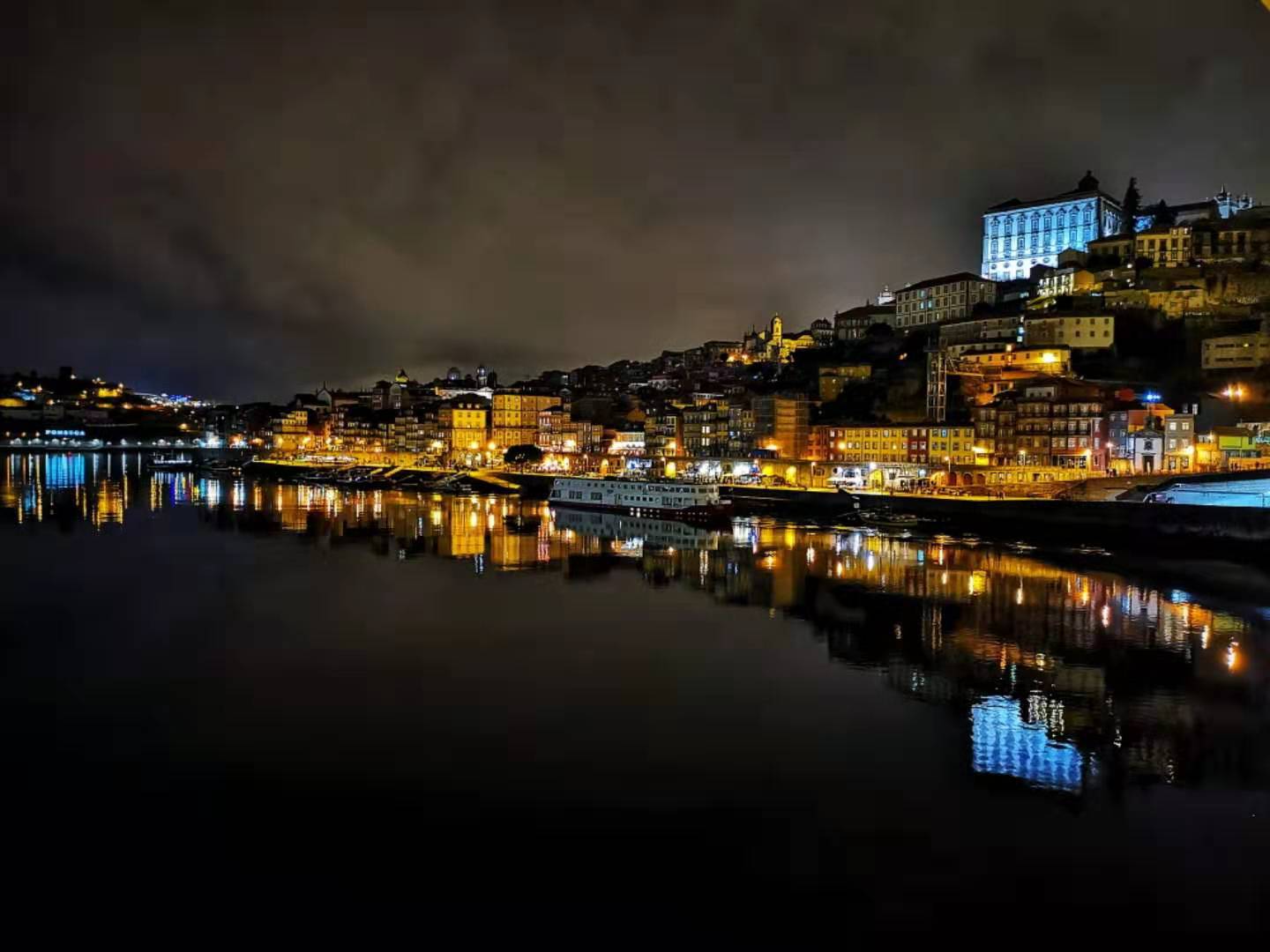 波尔图葡萄牙名城,雨夜漫步