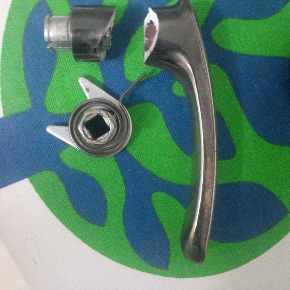 车门把手断了换个多少钱,门把手断了咋修复小窍门