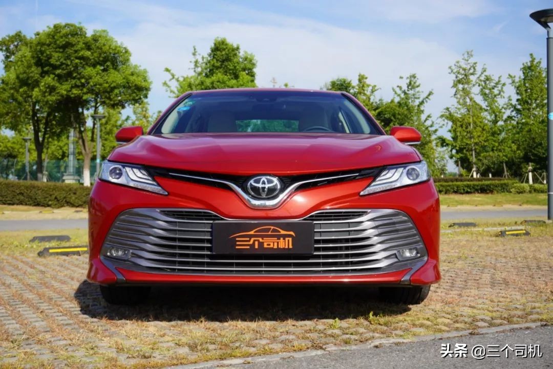 实测2.0L凯美瑞，驾驶感已欧化，丰田最大特点被保留