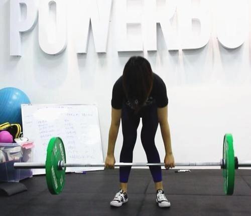 如何改善膝盖内旋腿型,膝盖老是向前弯曲