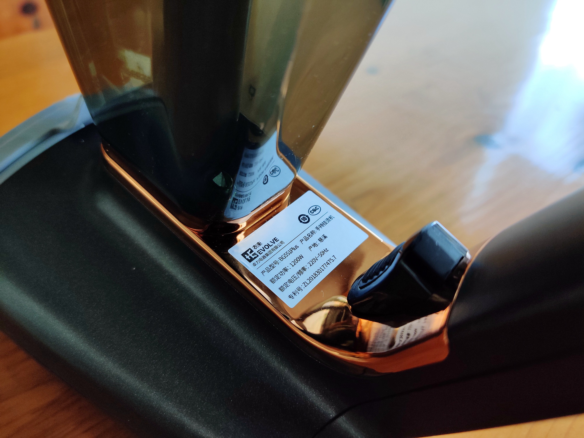 家居旅行都实用，卓力出品的衣未手持挂烫机，300多香不香