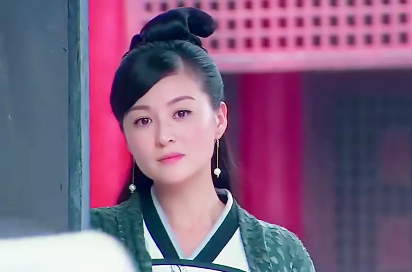 追鱼传奇：金牡丹一心想成为太子妃，却不小心错失，最终作茧自缚