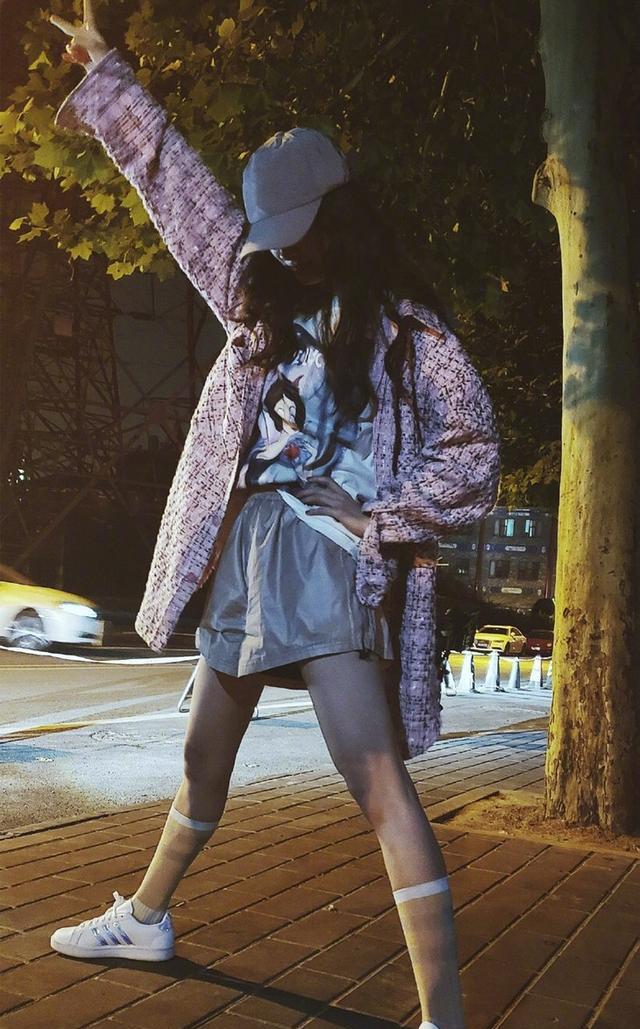 杨幂张天爱机场私服,杨幂与张天爱