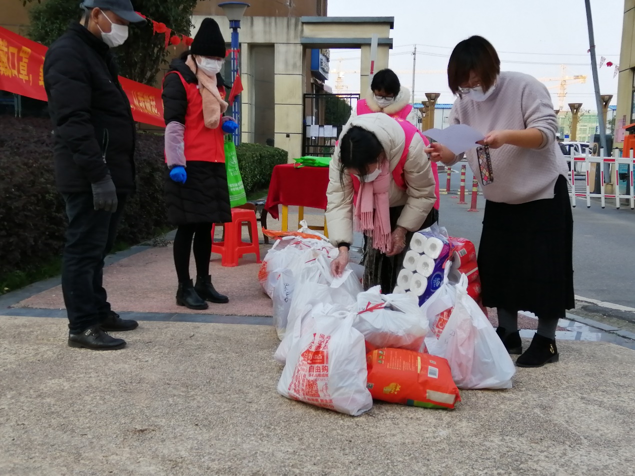 红蓝小二代购邻里互帮互助干群共同战疫用好民呼我应平台，打好防疫物资阵地战