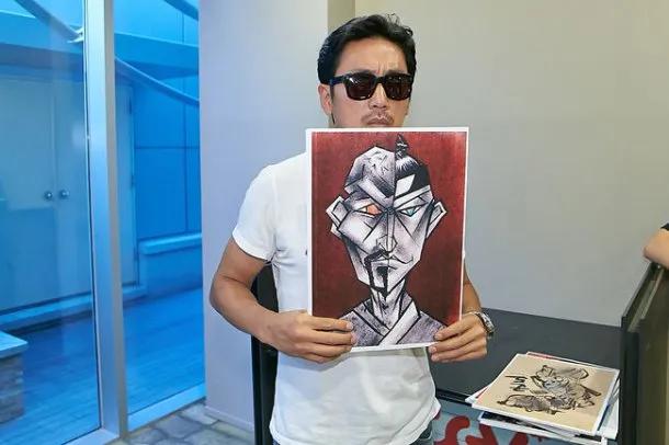 环顾四周身边只有自己一个人,环视四周