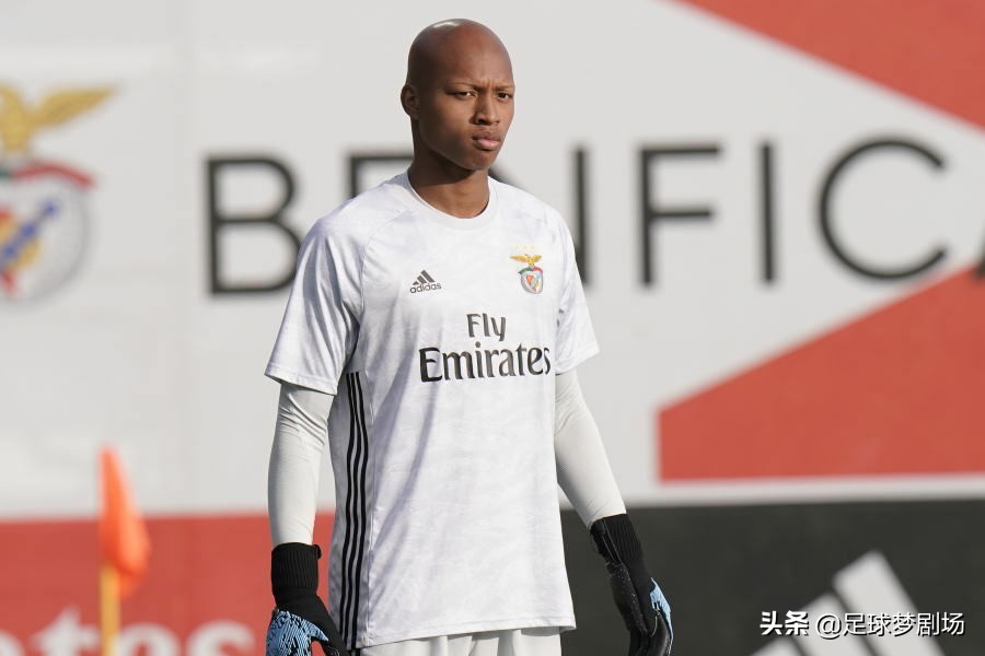 日本混血守门员,本菲卡最年轻守门员