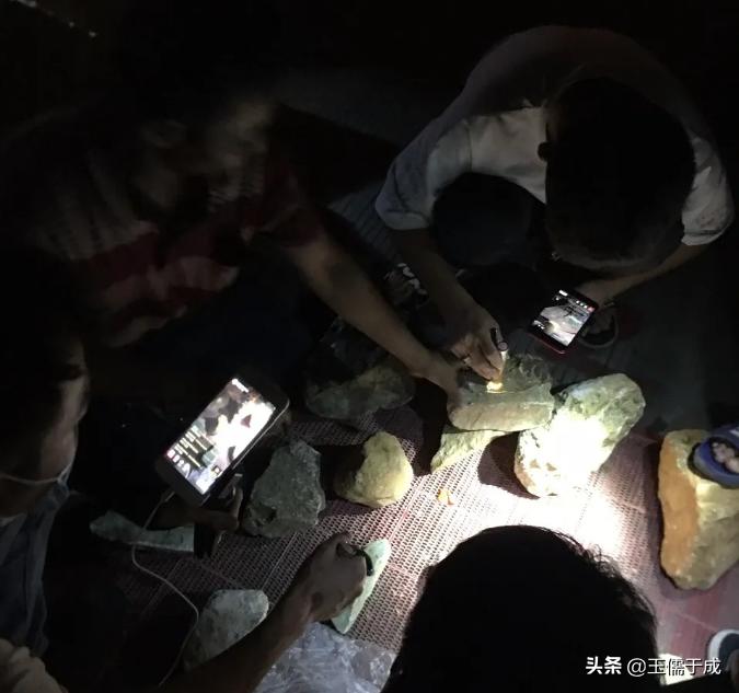 瑞丽市翡翠玉石市场,孔雀舞瑞丽